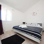 Appartamento Emili Sukošan