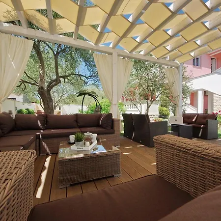 Emili Appartement *