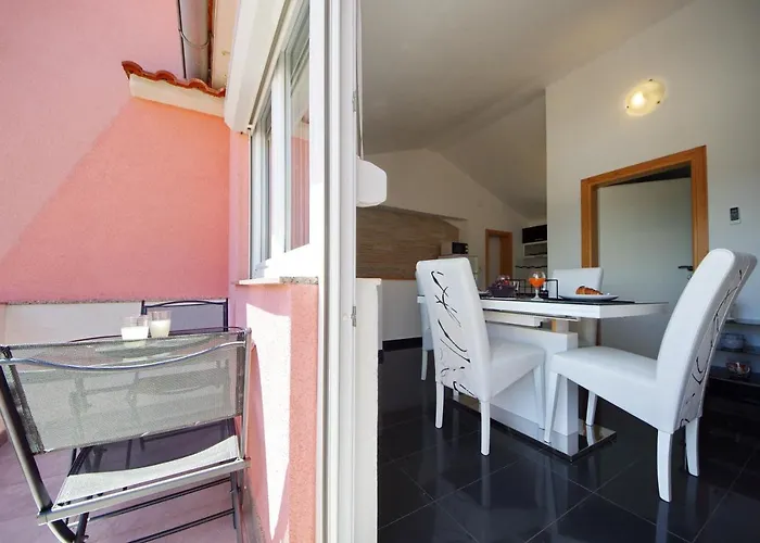 Emili Apartman