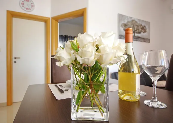 Emili Apartman Sukosan