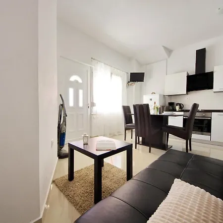 Emili Apartment *