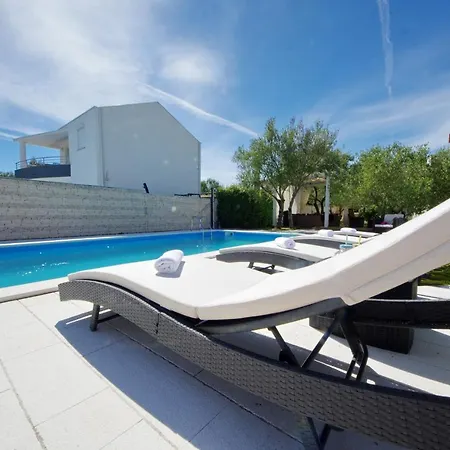 Apartment Emili *
