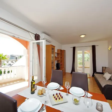 Emili Apartment *