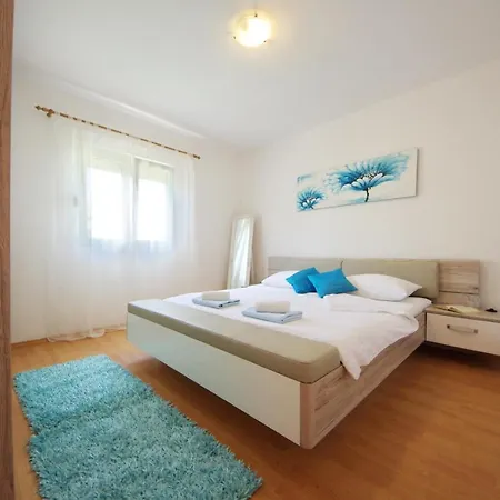 Apartment Emili Sukosan